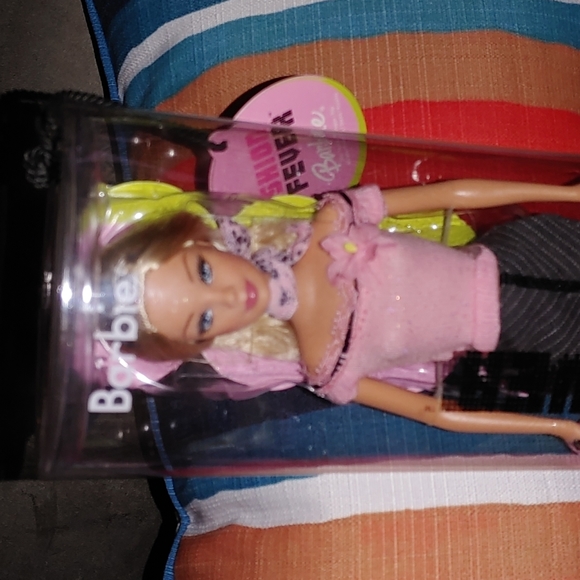 Barbie Fashion Fever - Picture 2 of 3